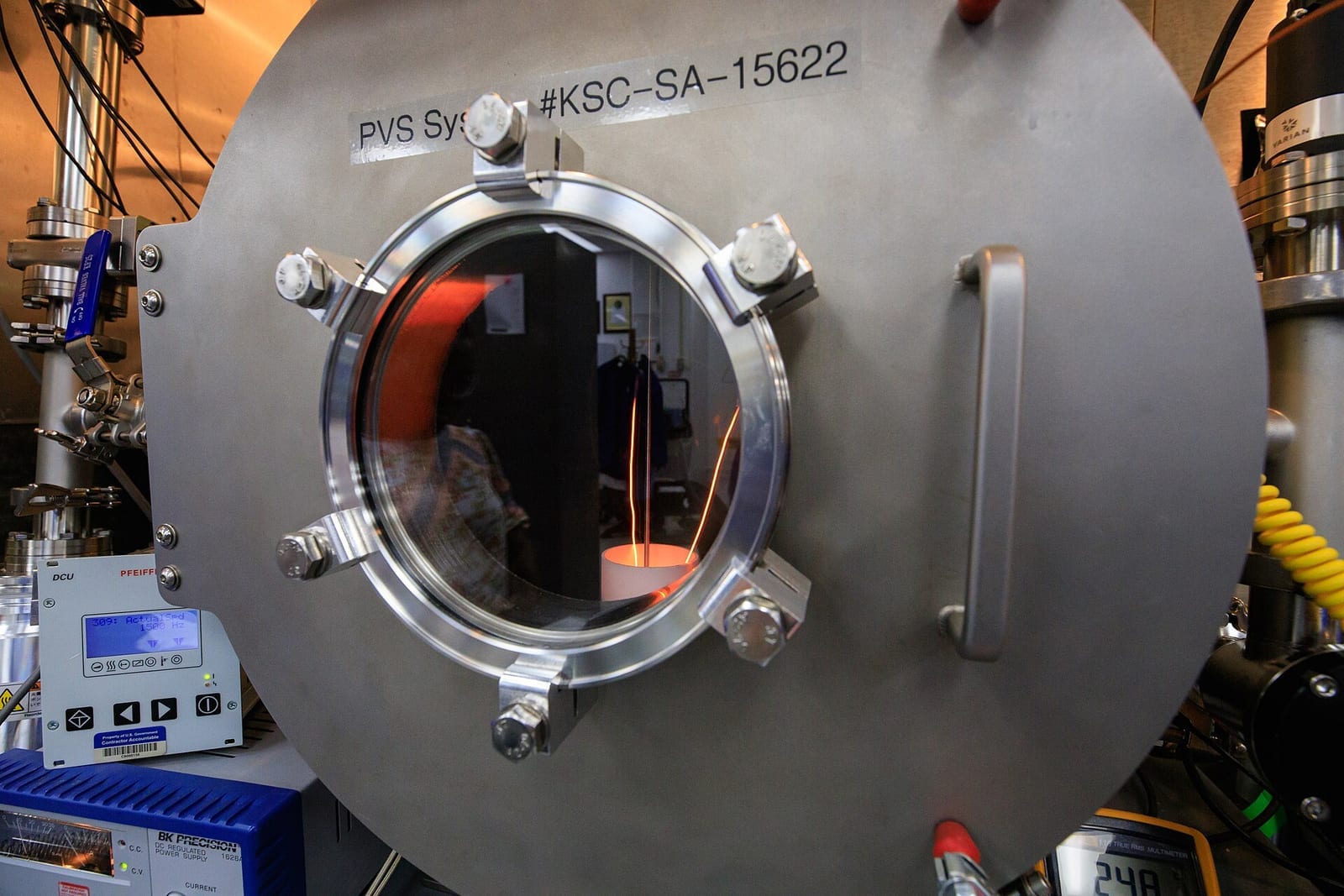 Laboratory demonstration of extracting oxygen from simulated lunar regolith